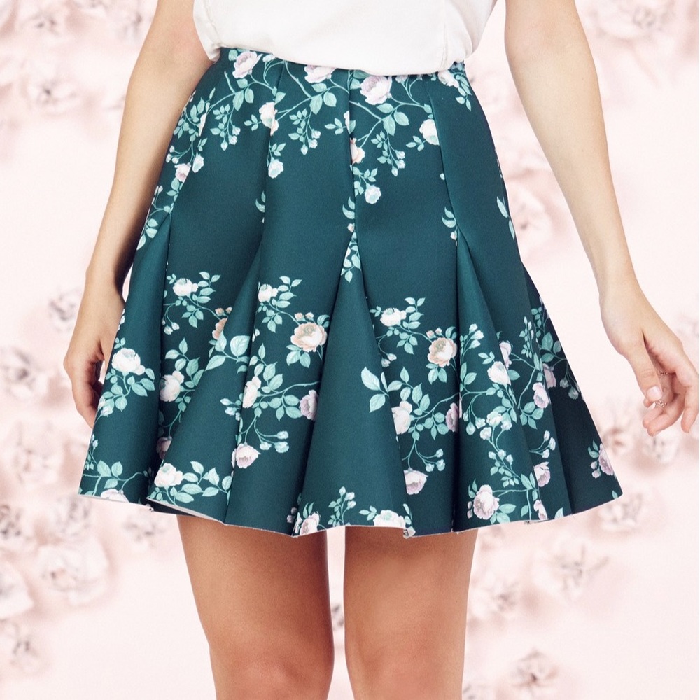 NWT LC Lauren Conrad Runway Floral Skirt Green Mini Pleated Size 2